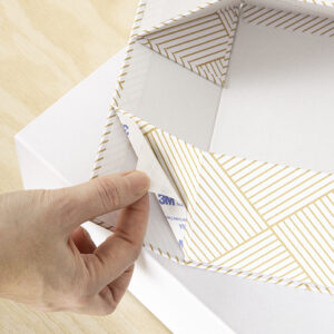 Bigso Box of Sweden Archivador vertical con etiqueta para rotular – Archivador  revistero de tablero de fibras y papel – Organizador de documentos, actas o  revistas – motas negras : : Oficina y papelería
